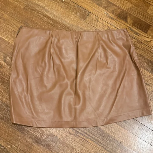 Size XL Abercrombie & Fitch faux leather tan/ brown mini skirt - Picture 2 of 8